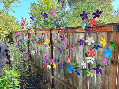 Fence of 100 Flowers